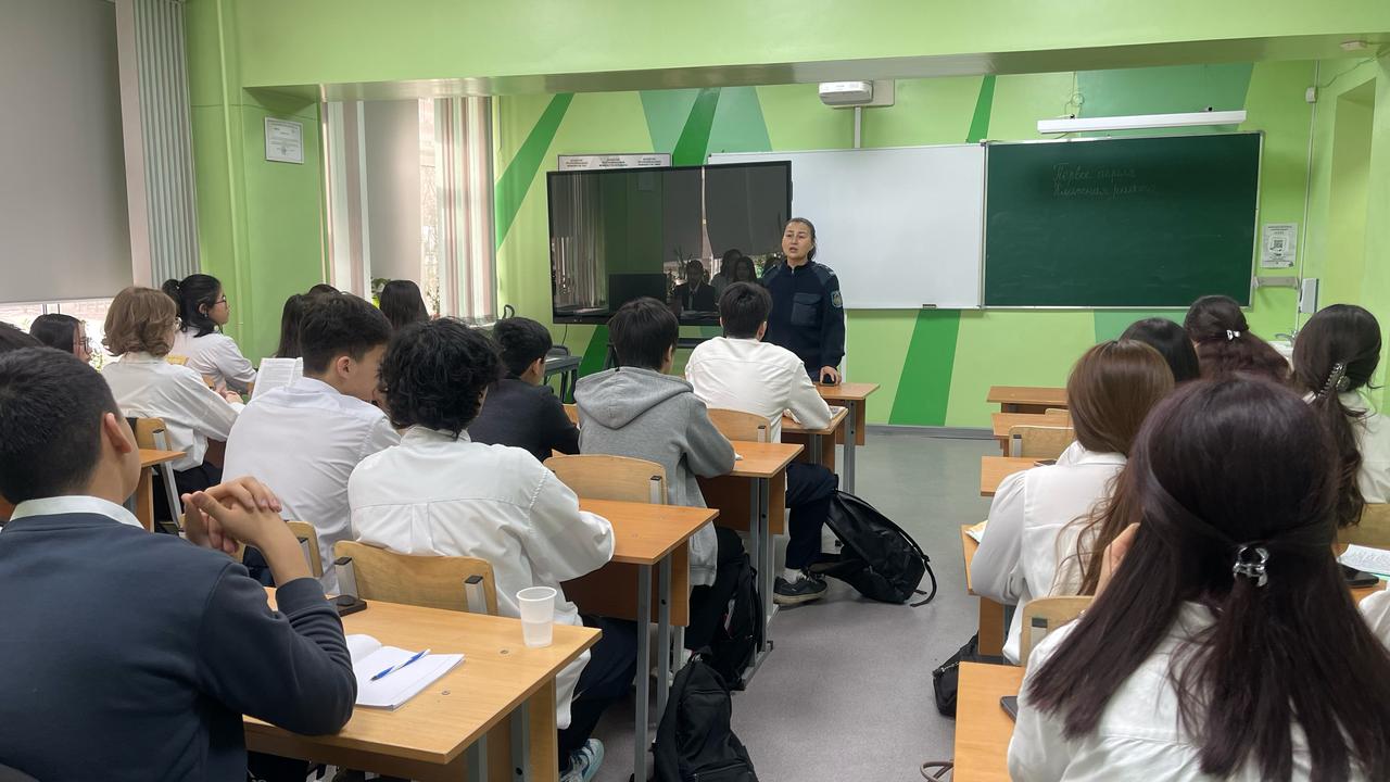 «Мопедті тіркеусіз және жүргізуші куәлігінсіз басқаруға тыйым салынады»